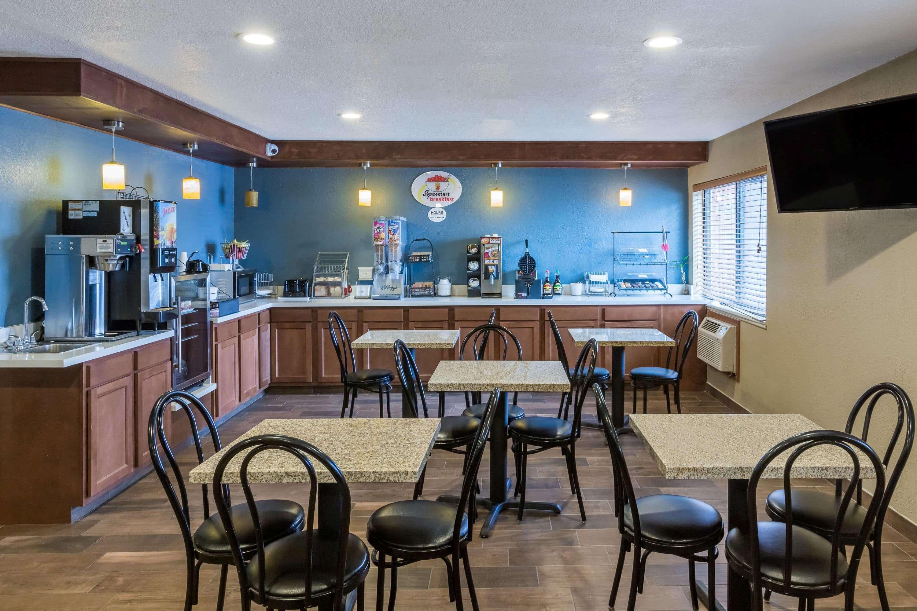 ซูเปอร์ 8 บาย วินด์แฮม เออร์บันเดล/เดอมอยน์ แอเรีย Motel Urbandale ภายนอก รูปภาพ
