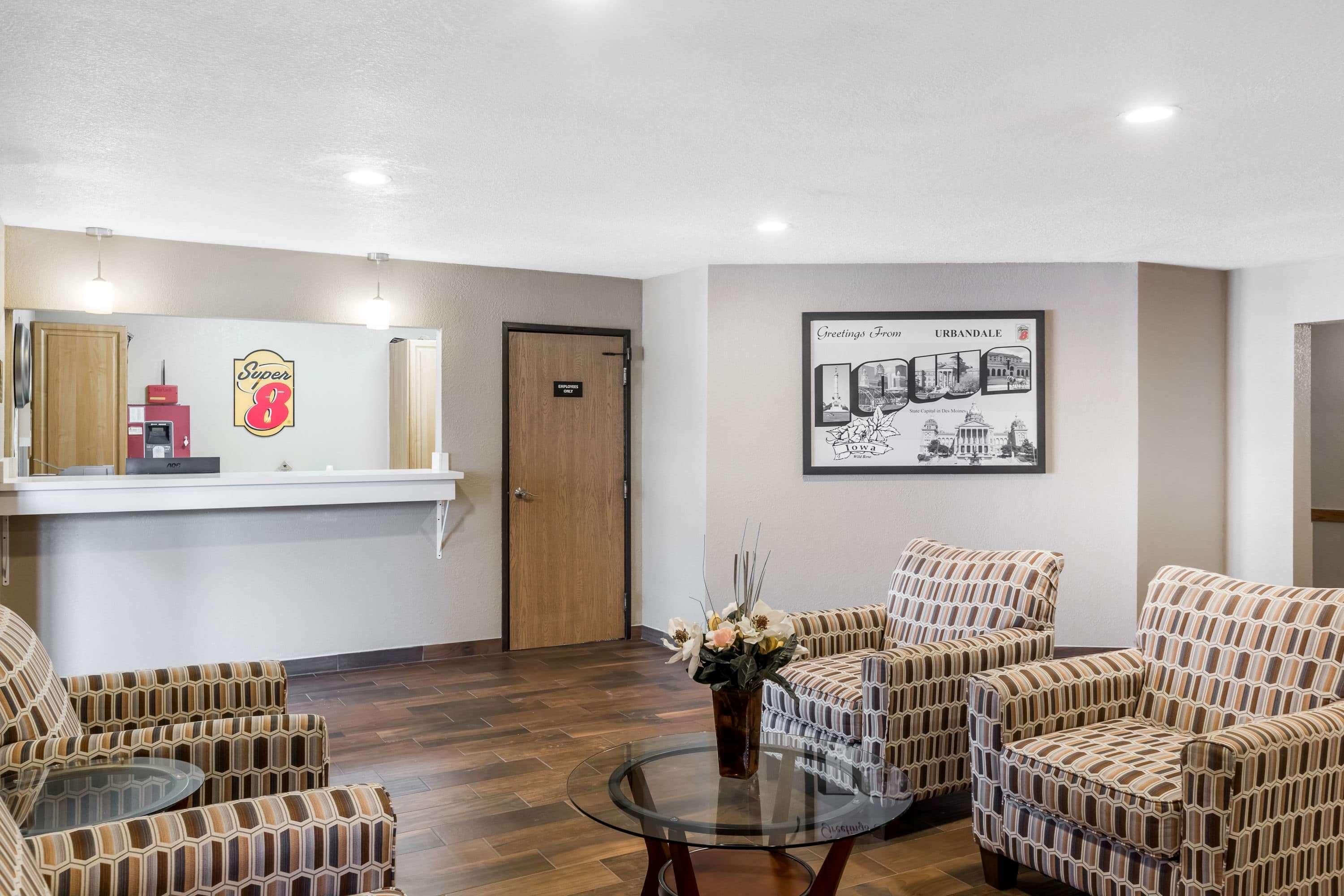 ซูเปอร์ 8 บาย วินด์แฮม เออร์บันเดล/เดอมอยน์ แอเรีย Motel Urbandale ภายนอก รูปภาพ