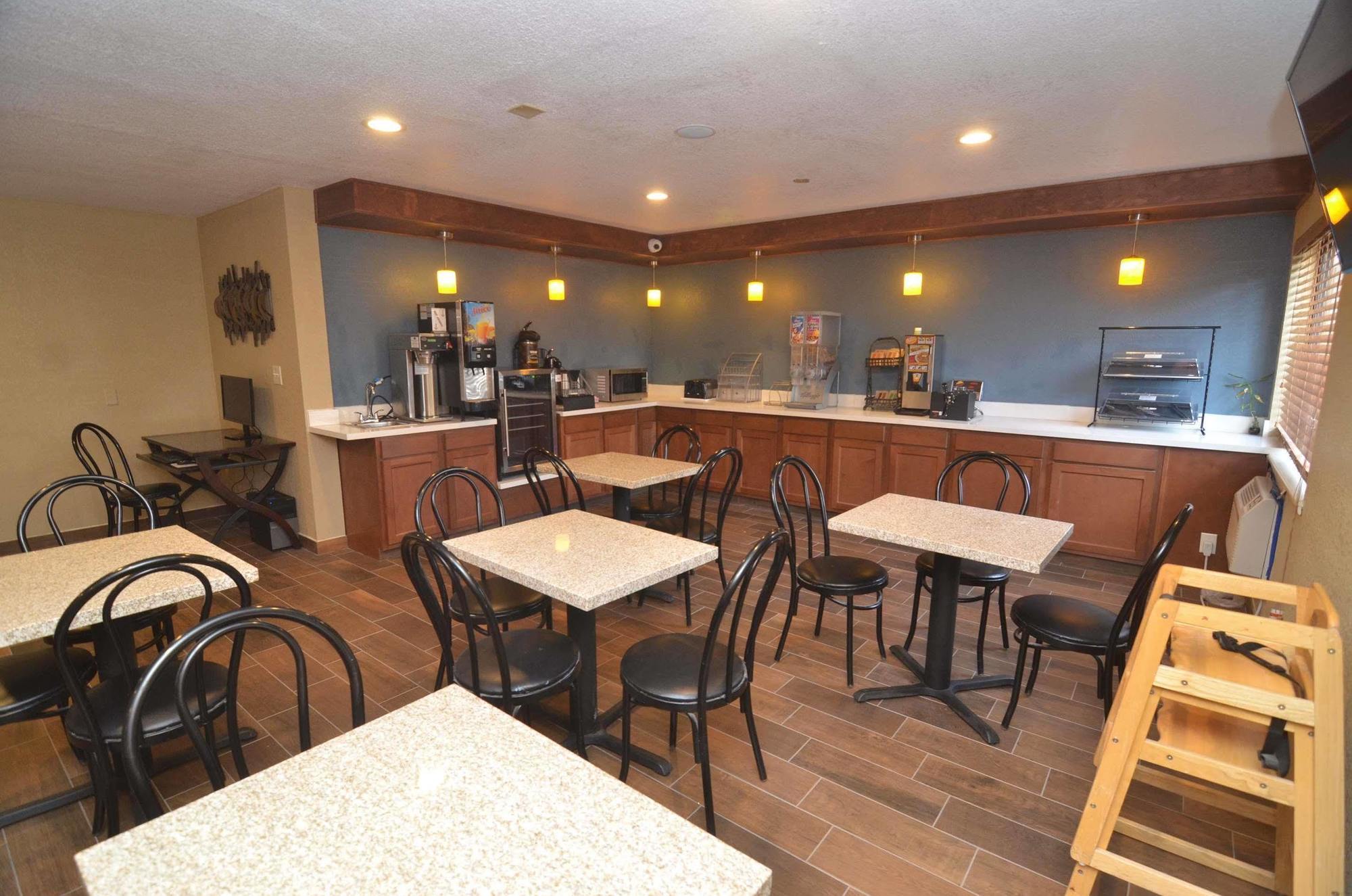 ซูเปอร์ 8 บาย วินด์แฮม เออร์บันเดล/เดอมอยน์ แอเรีย Motel Urbandale ภายนอก รูปภาพ
