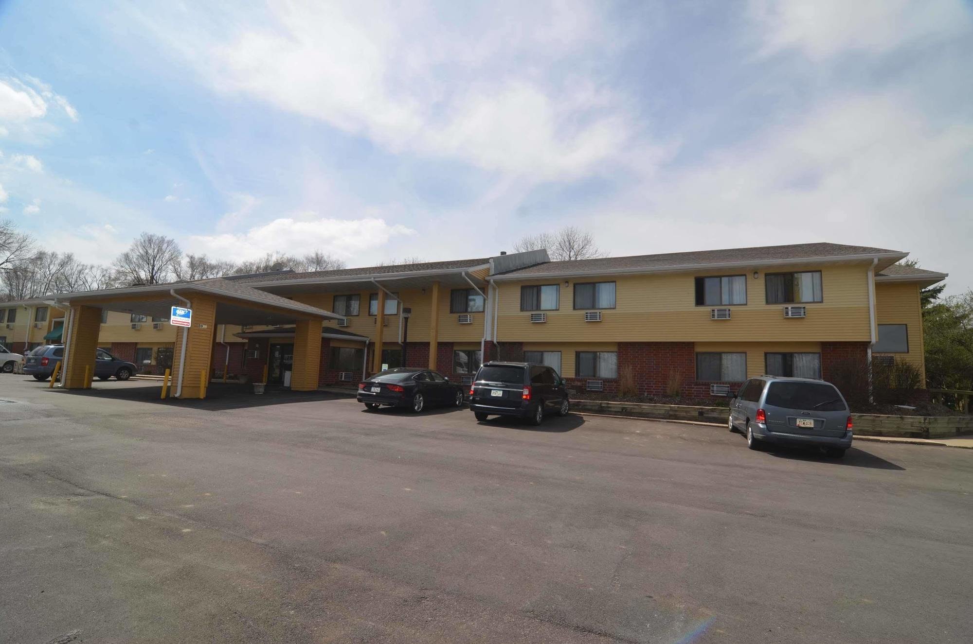 ซูเปอร์ 8 บาย วินด์แฮม เออร์บันเดล/เดอมอยน์ แอเรีย Motel Urbandale ภายนอก รูปภาพ