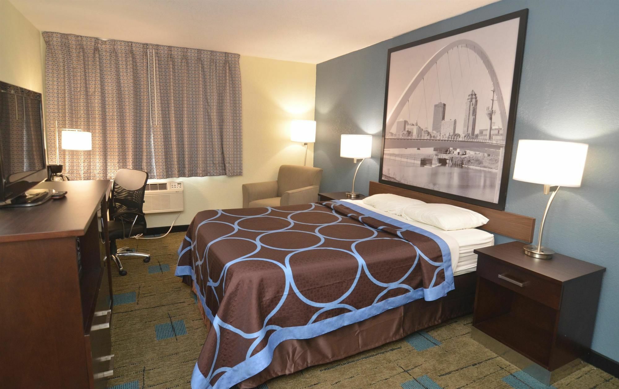 ซูเปอร์ 8 บาย วินด์แฮม เออร์บันเดล/เดอมอยน์ แอเรีย Motel Urbandale ภายนอก รูปภาพ